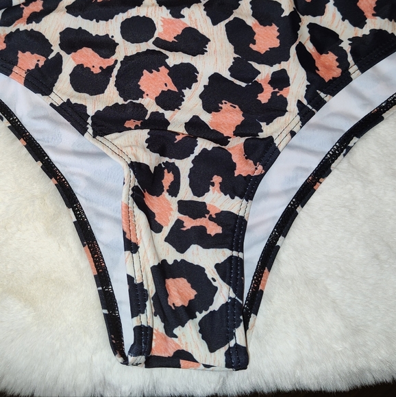 Edel Qual Two Piece Bikini Cheetah Print Halter Bathing Suit SIZE SMALL - Picture 4 of 6
